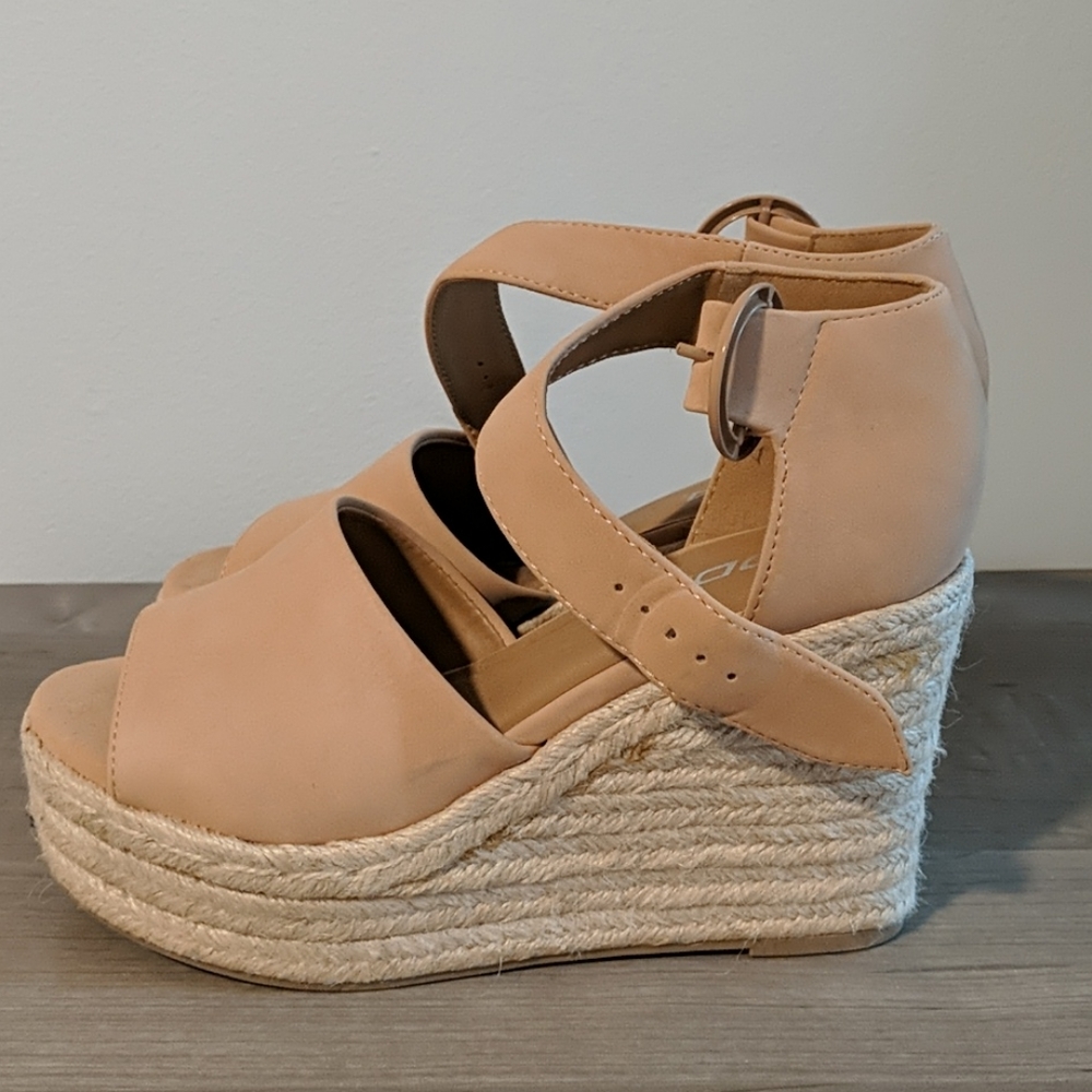 Nude/blush wedges